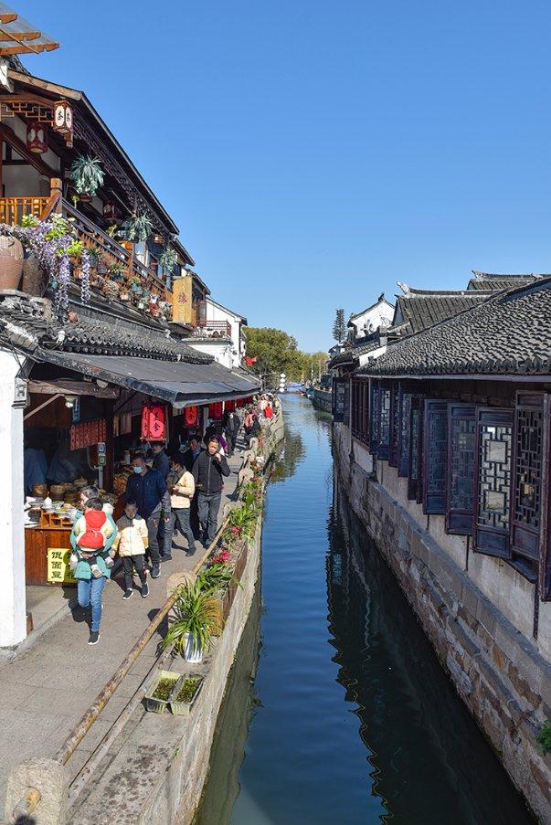 金融助企 破浪前行